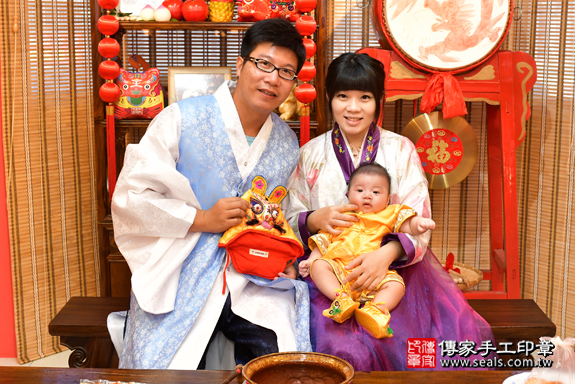 何家寶寶收涎-2020/05/31-成人韓國風古裝禮服與小孩韓式古禮服樣式2.jpg