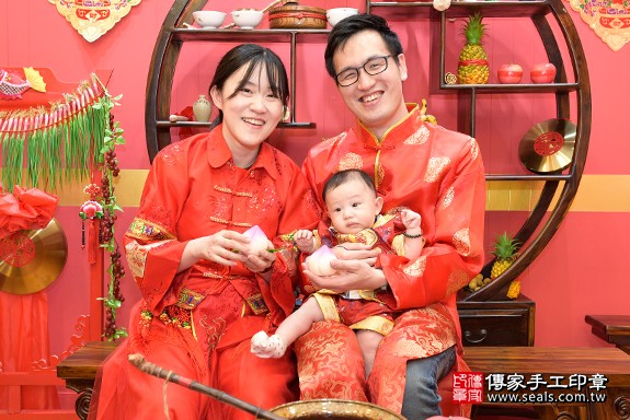 陳家寶寶收涎-2020/05/17-成人中國風古裝禮服與小孩中國風古禮服樣式4.jpg