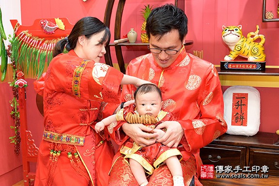 陳家寶寶收涎-2020/05/17-成人中國風古裝禮服與小孩中國風古禮服樣式5.jpg