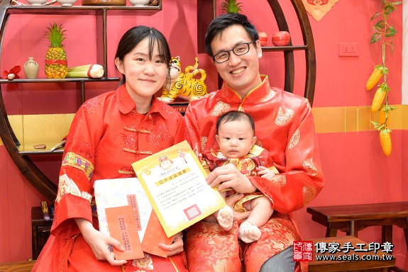 陳家寶寶收涎-2020/05/17-成人中國風古裝禮服與小孩中國風古禮服樣式1.jpg