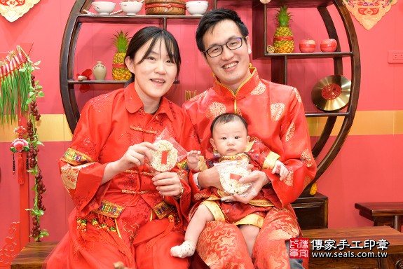 陳家寶寶收涎-2020/05/17-成人中國風古裝禮服與小孩中國風古禮服樣式3.jpg
