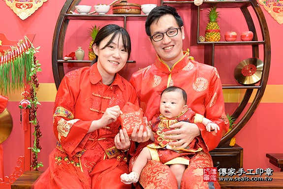 陳家寶寶收涎-2020/05/17-成人中國風古裝禮服與小孩中國風古禮服樣式2.jpg