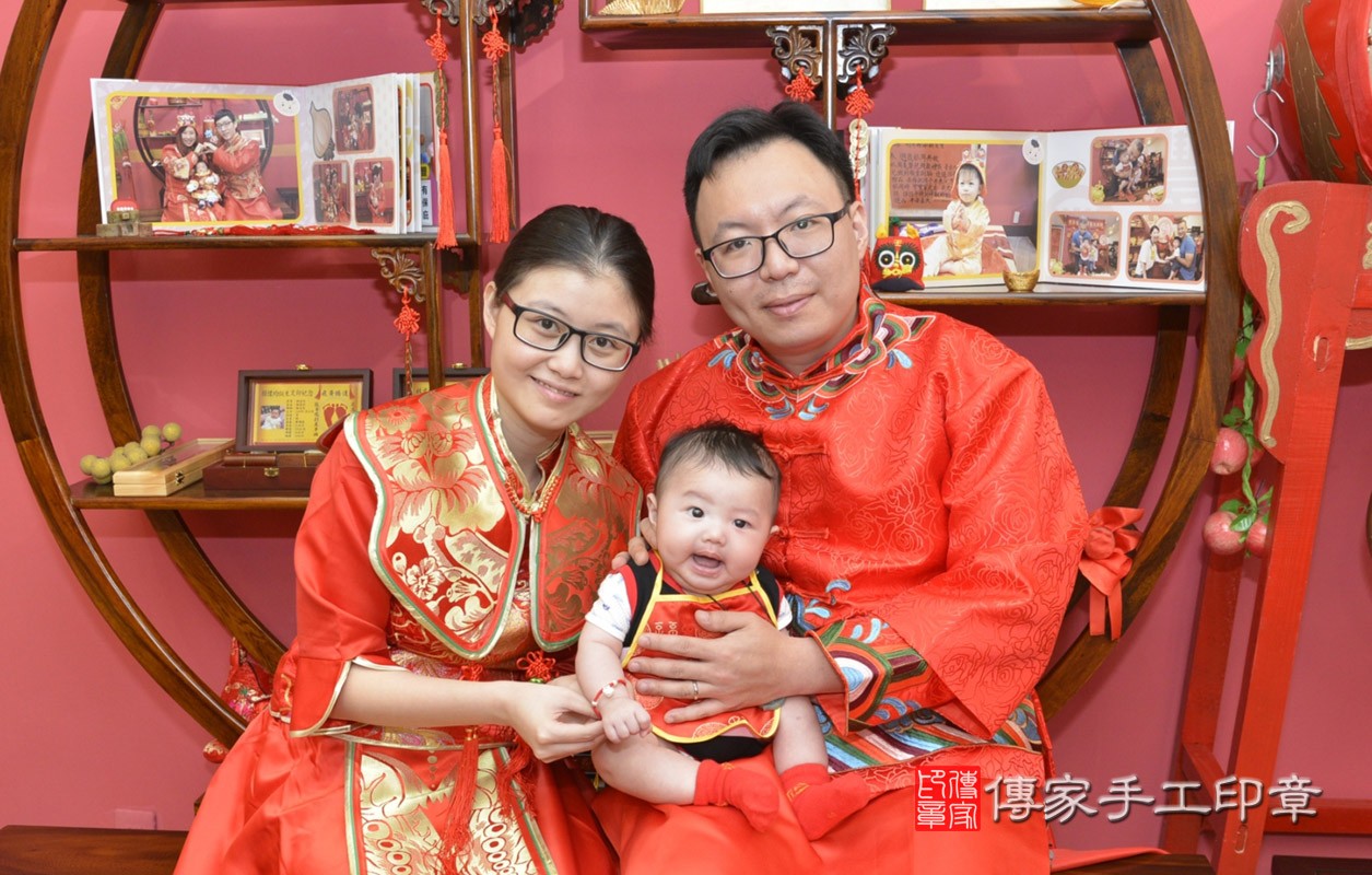 陳家寶寶收涎-2020/05/16-成人中國風古裝禮服與小孩中國風古禮服樣式1.jpg