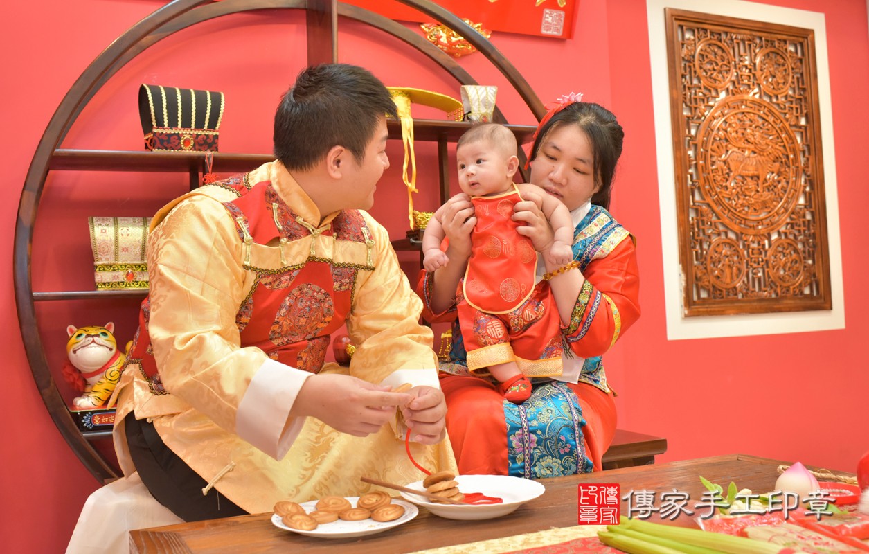 呂家寶寶收涎-2021/08/16-成人中國風古裝禮服與小孩中國風古禮服樣式4.jpg