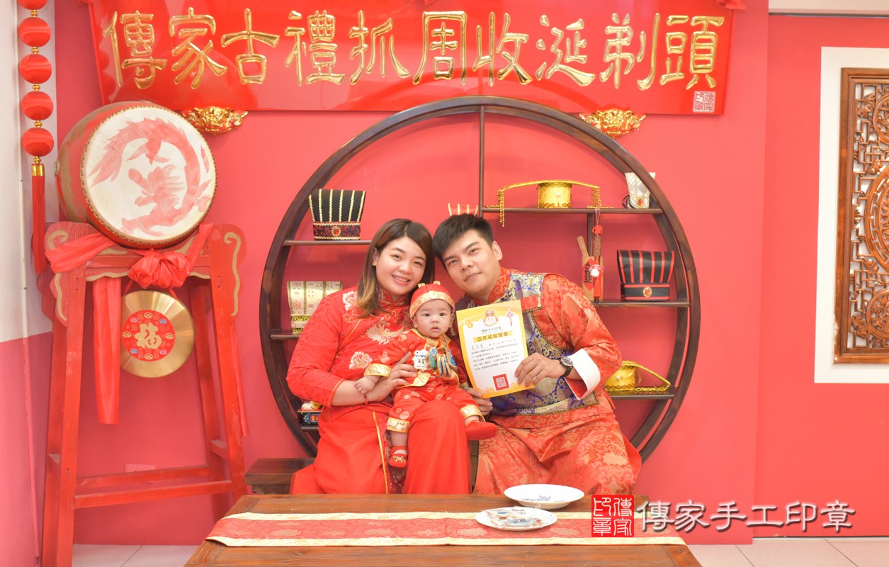 黃家寶寶收涎-2021/07/04-成人中國風古裝禮服與小孩中國風古禮服樣式4.jpg