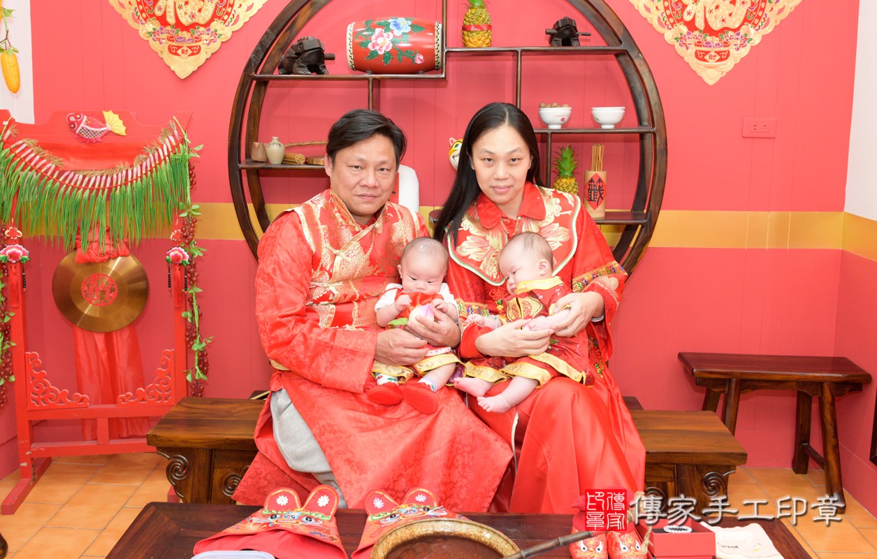 黃家雙寶收涎-2021/05/29-成人中國風古裝禮服與小孩中國風古禮服樣式2.jpg