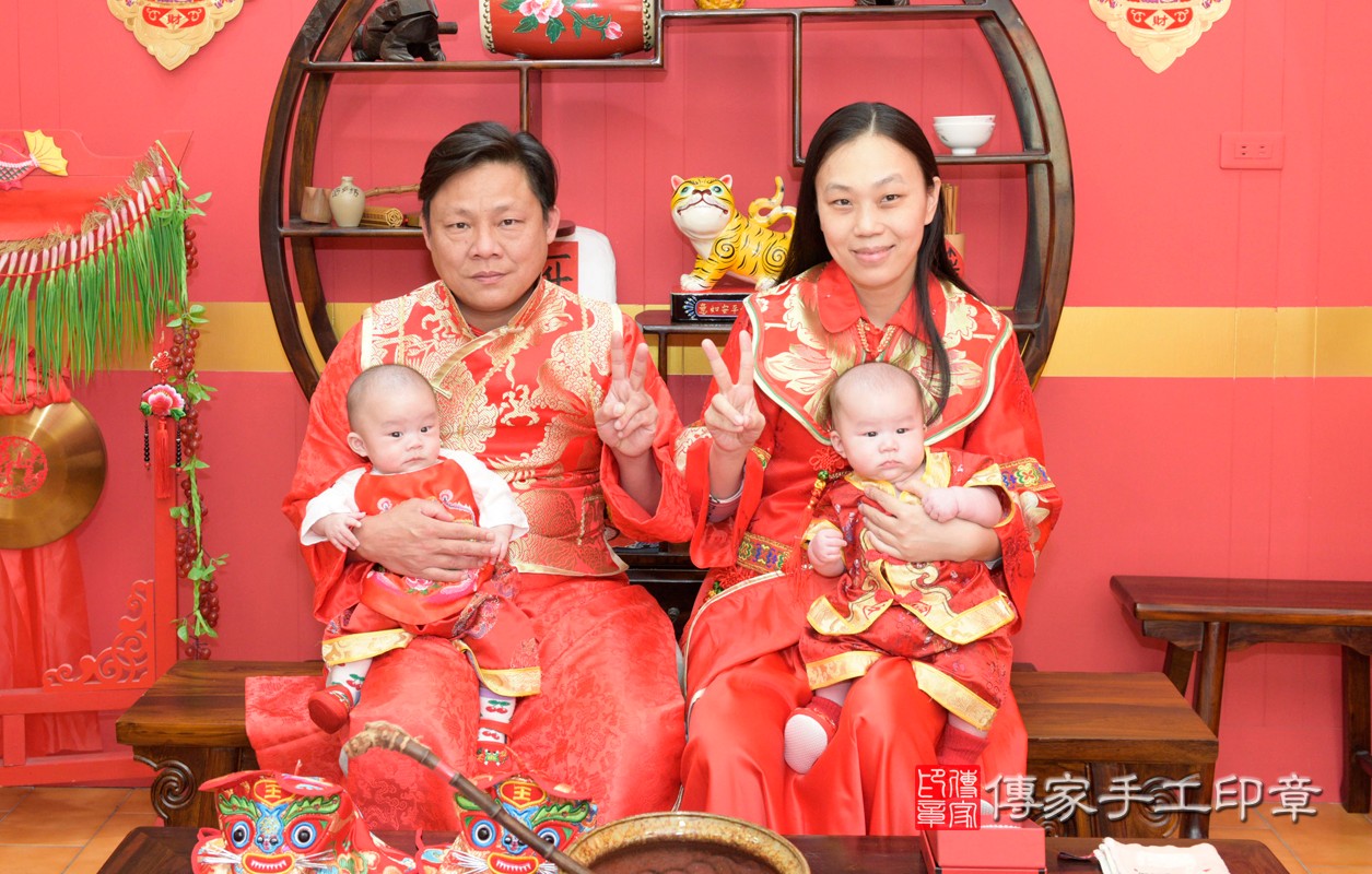 黃家雙寶收涎-2021/05/29-成人中國風古裝禮服與小孩中國風古禮服樣式3.jpg
