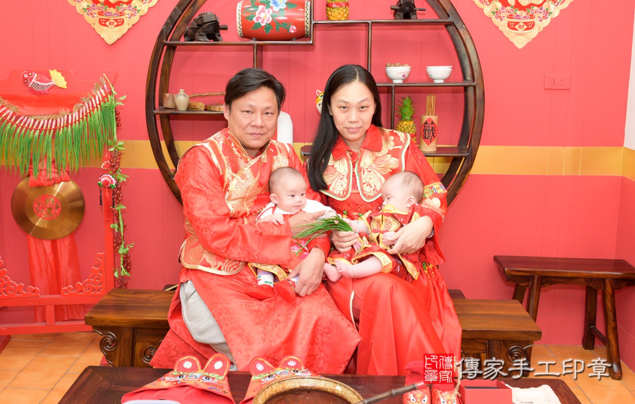 黃家雙寶收涎-2021/05/29-成人中國風古裝禮服與小孩中國風古禮服樣式4.jpg