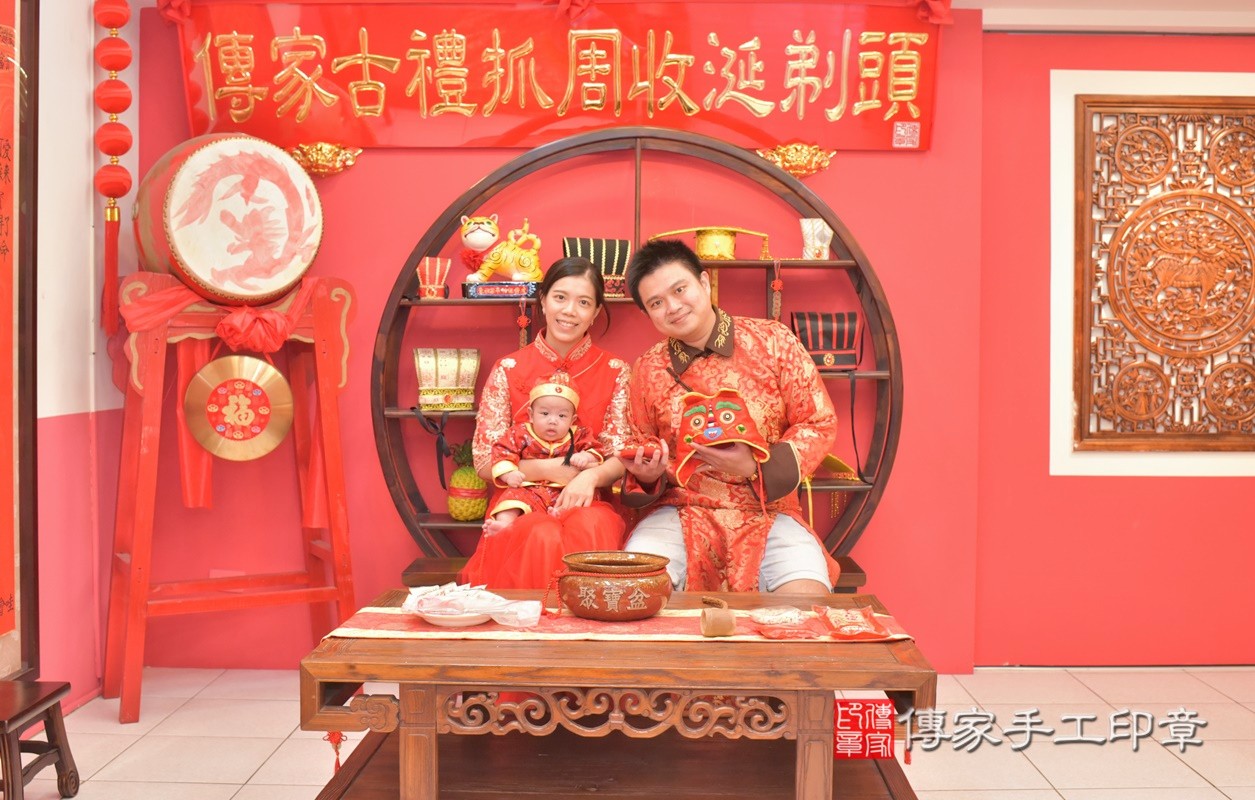 陳家寶寶收涎-2021/05/05-成人中國風古裝禮服與小孩中國風古禮服樣式2.jpg