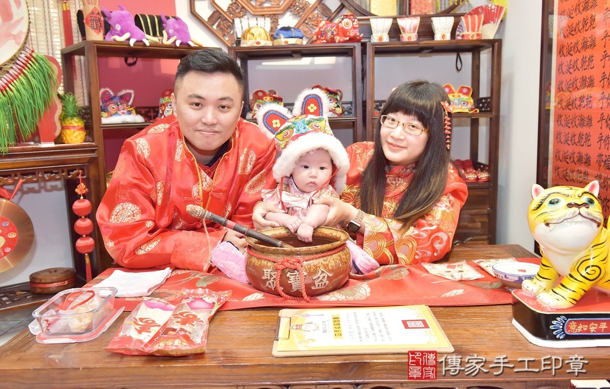 游家寶寶收涎-2021/04/30-成人中國風古裝禮服與小孩中國風古禮服樣式2.jpg