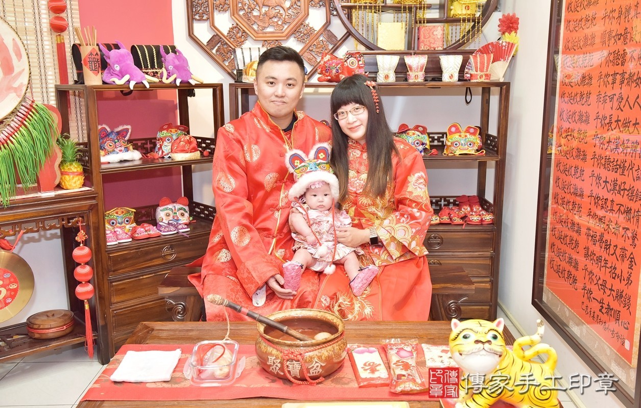 游家寶寶收涎-2021/04/30-成人中國風古裝禮服與小孩中國風古禮服樣式1.jpg