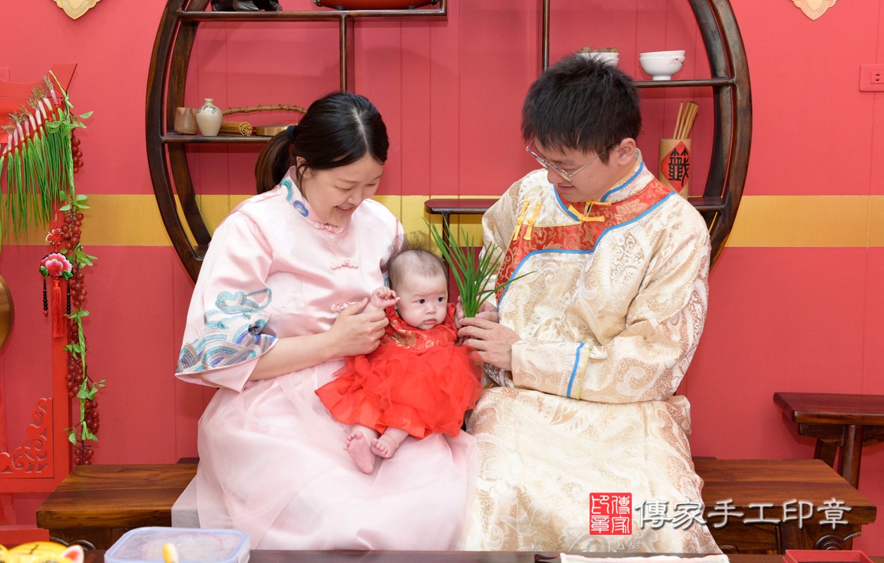李家寶寶收涎-2021/04/25-成人中國風古裝禮服與小孩中國風古禮服樣式3.jpg