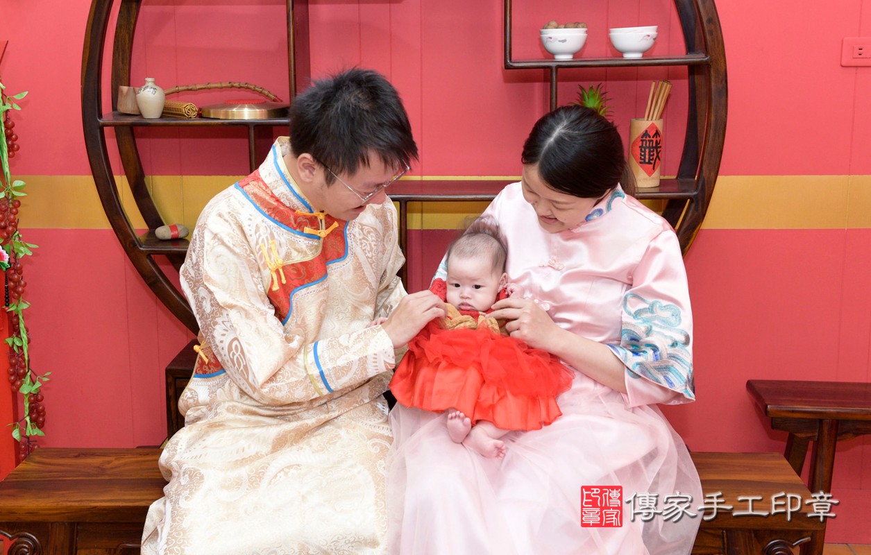 李家寶寶收涎-2021/04/25-成人中國風古裝禮服與小孩中國風古禮服樣式4.jpg
