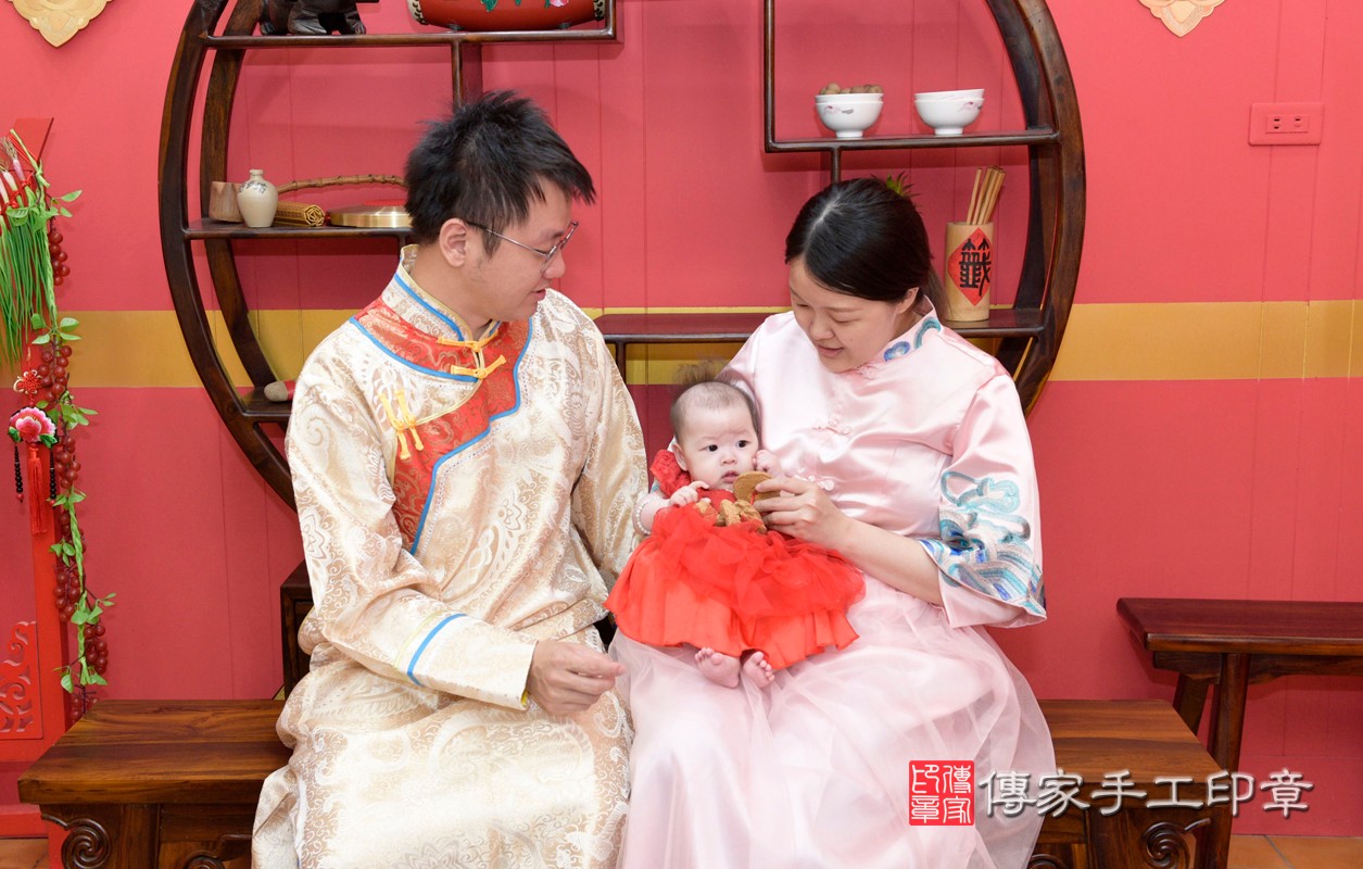 李家寶寶收涎-2021/04/25-成人中國風古裝禮服與小孩中國風古禮服樣式5.jpg