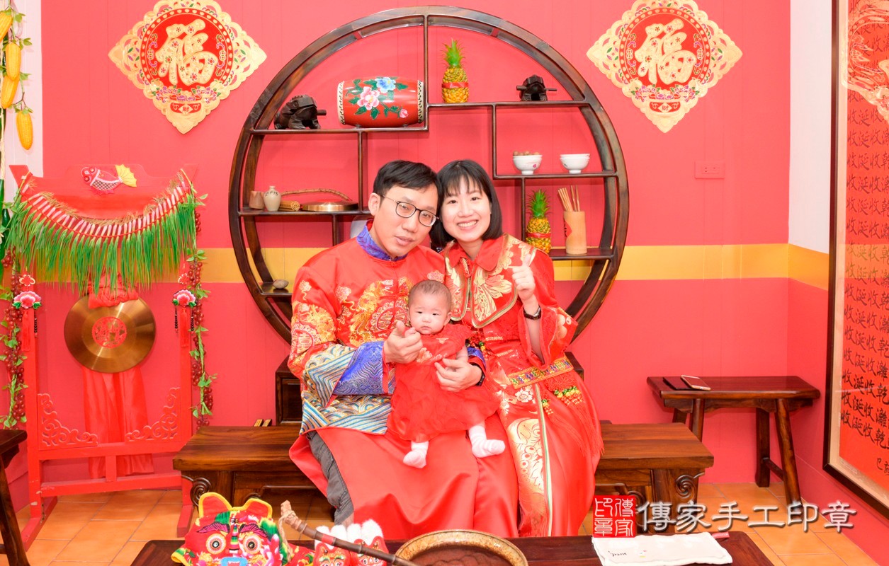 李家寶寶收涎-2021/04/17-成人中國風古裝禮服與小孩中國風古禮服樣式2.jpg