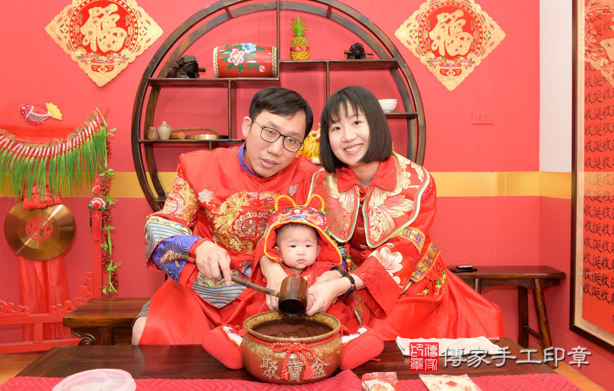 李家寶寶收涎-2021/04/17-成人中國風古裝禮服與小孩中國風古禮服樣式3.jpg