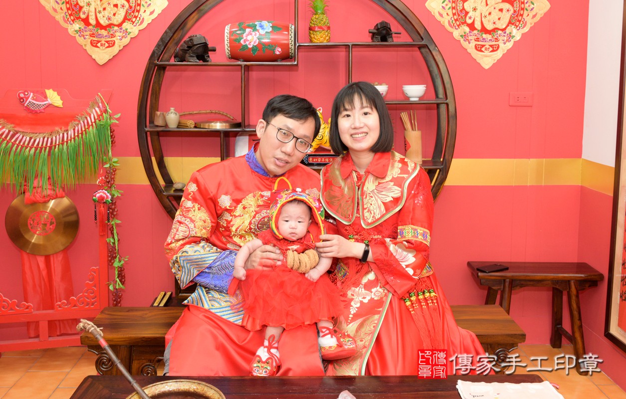 李家寶寶收涎-2021/04/17-成人中國風古裝禮服與小孩中國風古禮服樣式4.jpg