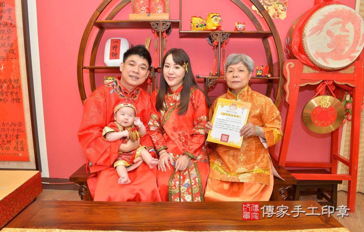 陳家寶寶收涎-2021/04/11-成人中國風古裝禮服與小孩中國風古禮服樣式1.jpg