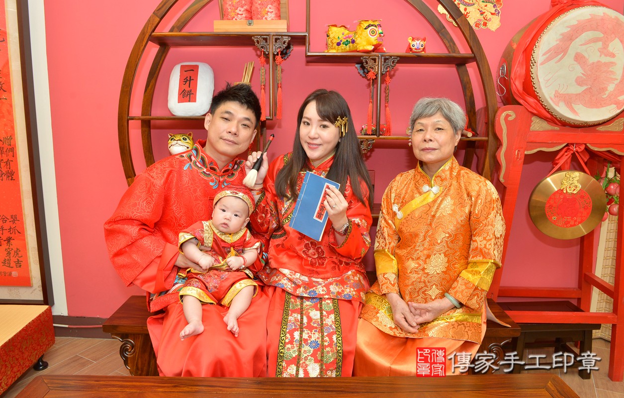 陳家寶寶收涎-2021/04/11-成人中國風古裝禮服與小孩中國風古禮服樣式3.jpg