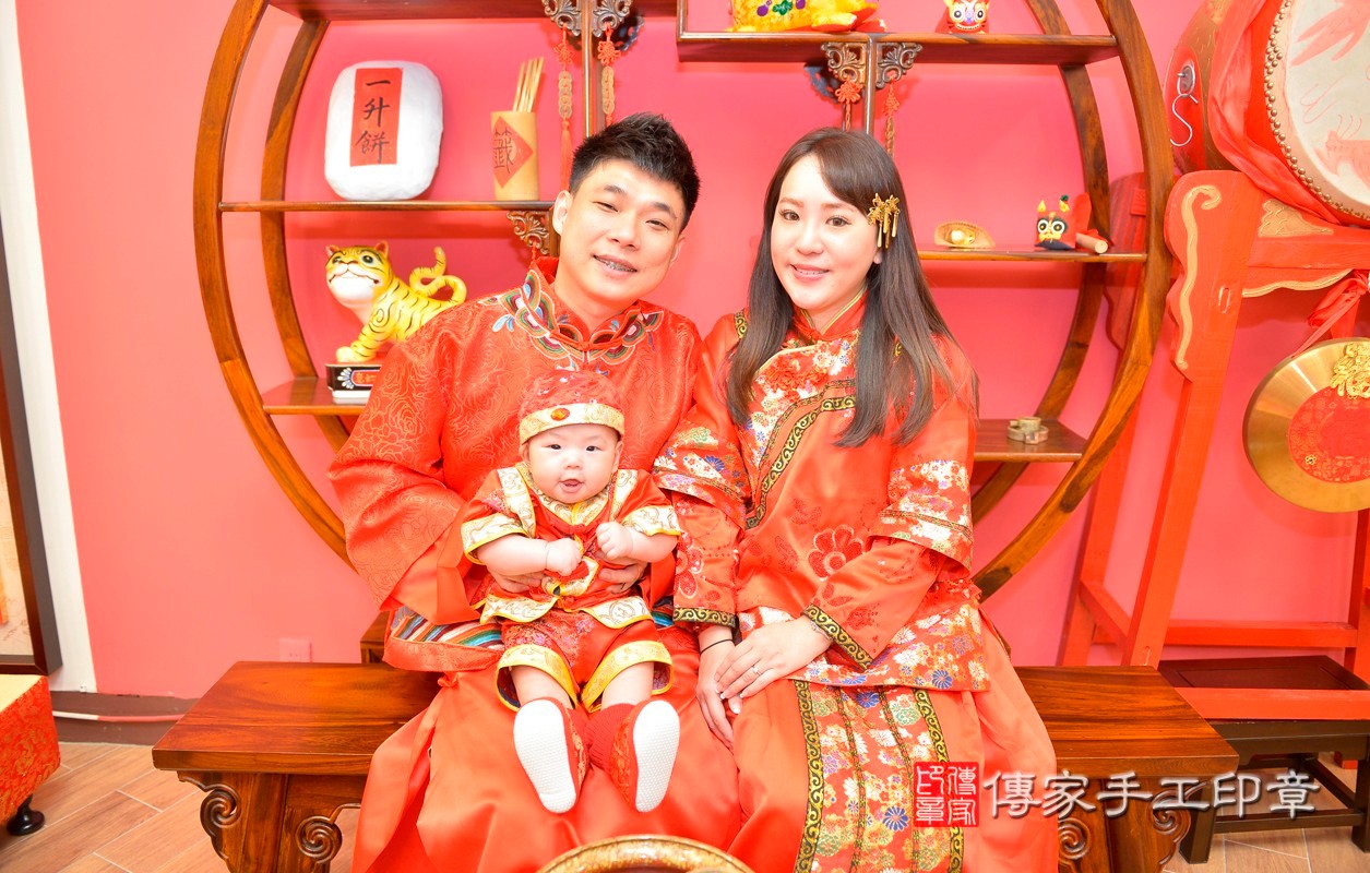 陳家寶寶收涎-2021/04/11-成人中國風古裝禮服與小孩中國風古禮服樣式5.jpg