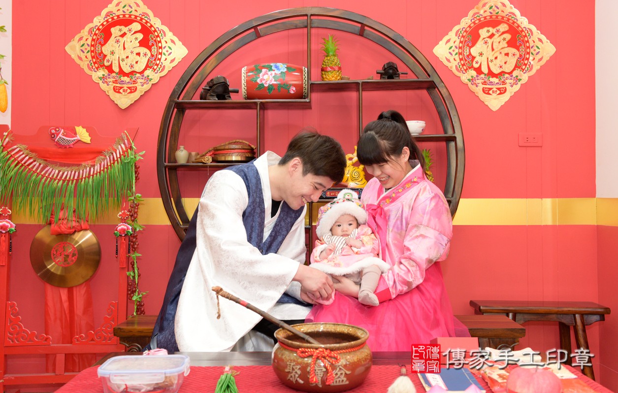 張家寶寶收涎-2021/04/05-成人韓式風古裝禮服與小孩韓式風古禮服樣式2.jpg