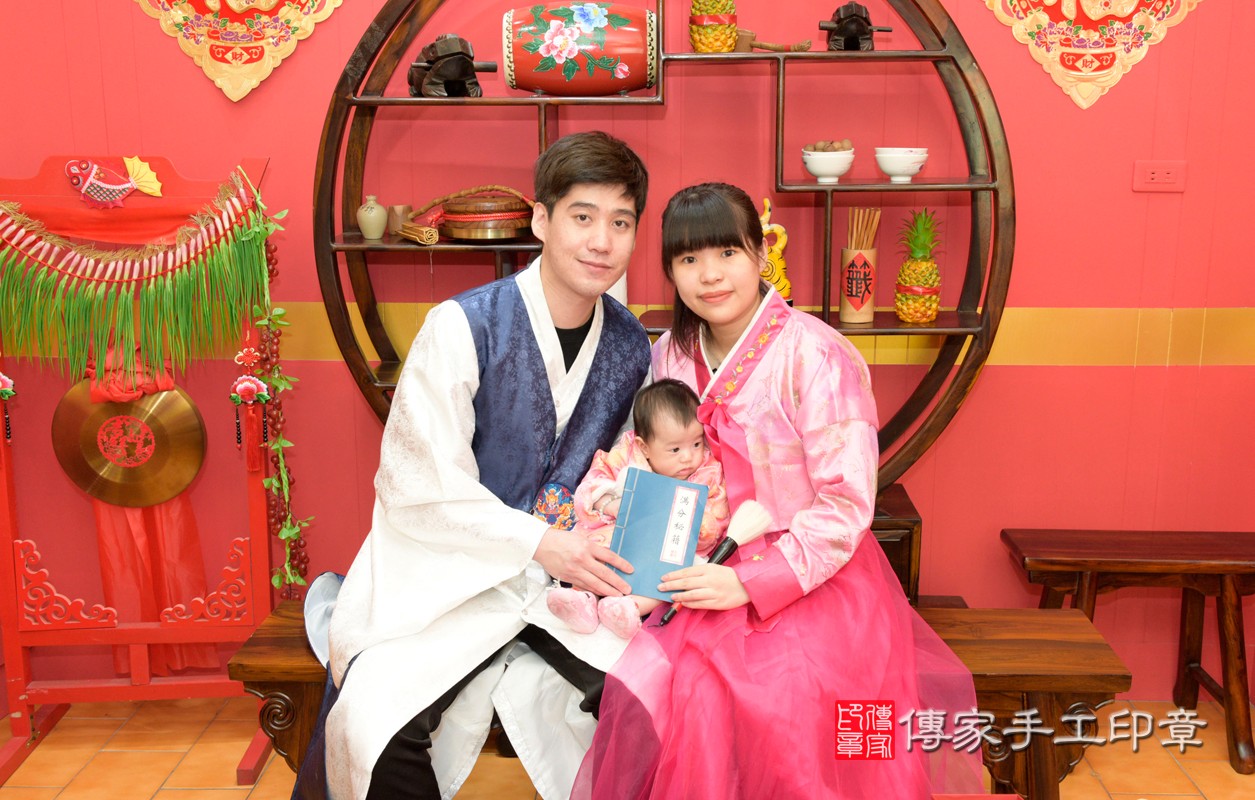張家寶寶收涎-2021/04/05-成人韓式風古裝禮服與小孩韓式風古禮服樣式4.jpg