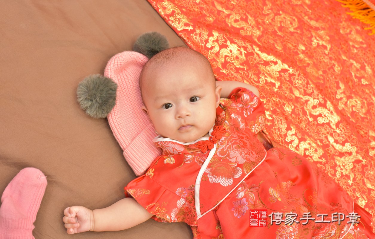 邱寶寶收涎-2021/04/23-中式小孩禮服樣式3.jpg