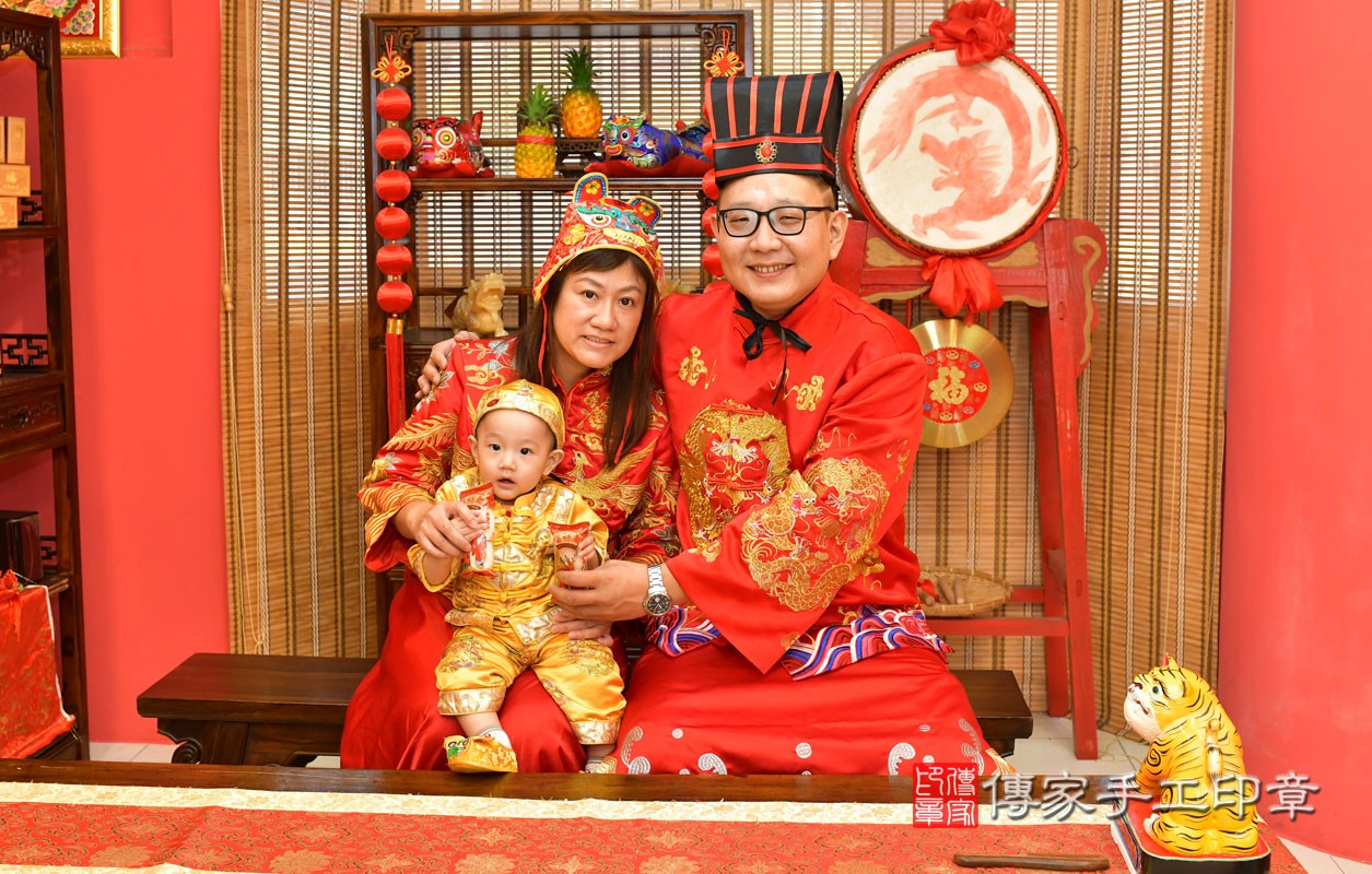 蔡家寶寶抓周-2021/09/08-成人中國風古裝禮服與小孩中國風古禮服樣式5.jpg