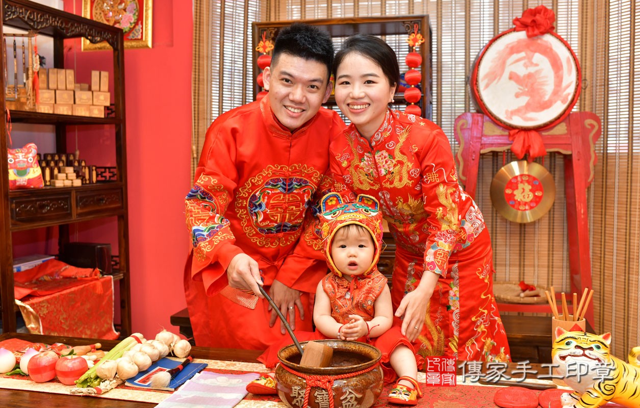 曾家寶寶抓周-2021/09/05-成人中國風古裝禮服與小孩中國風古禮服樣式4.jpg