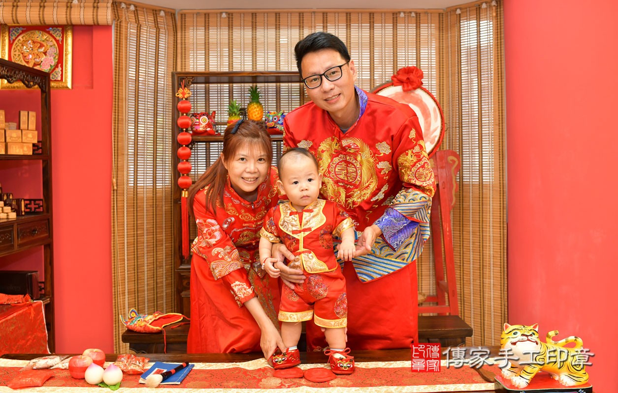 蔡家寶寶抓周-2021/09/05-成人中國風古裝禮服與小孩中國風古禮服樣式2.jpg