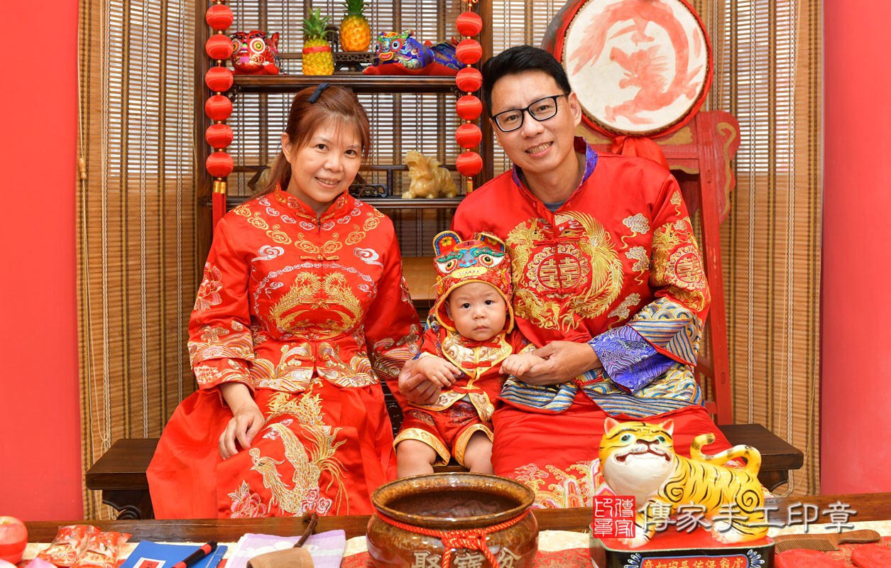 蔡家寶寶抓周-2021/09/05-成人中國風古裝禮服與小孩中國風古禮服樣式1.jpg