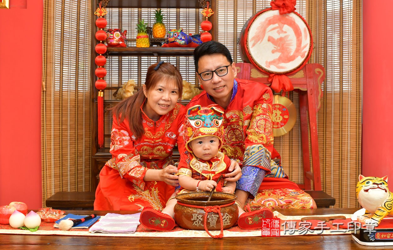 蔡家寶寶抓周-2021/09/05-成人中國風古裝禮服與小孩中國風古禮服樣式3.jpg
