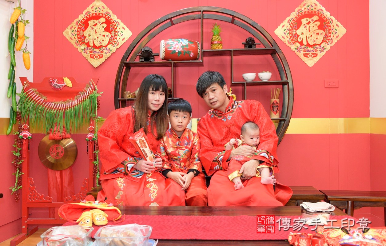 楊家寶寶收涎-2021/03/13-成人中國風古裝禮服與小孩中國風古禮服樣式2.jpg