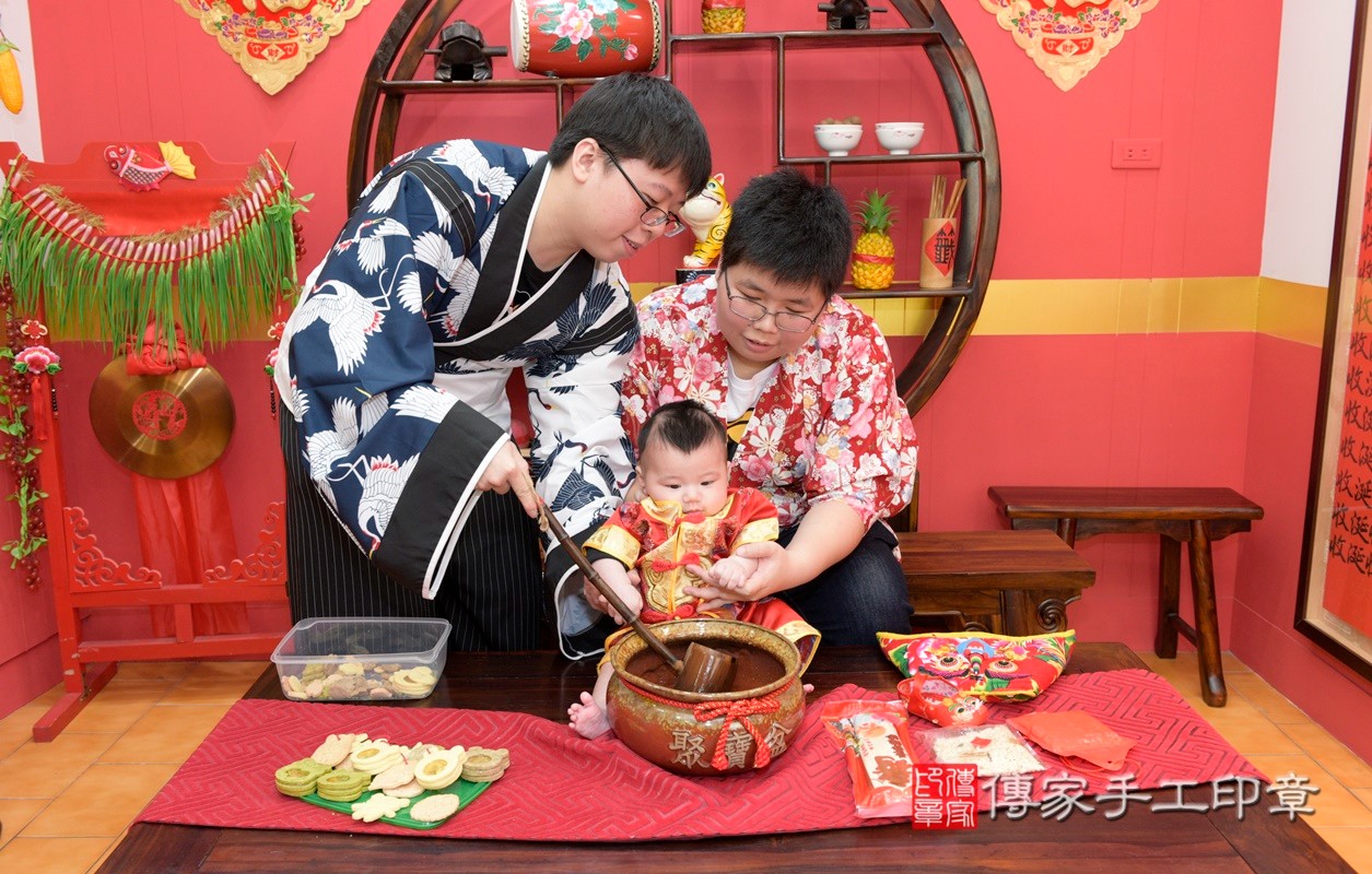 李家寶寶收涎-2021/03/08-成人日式風古裝禮服與小孩中國風古禮服樣式2.jpg