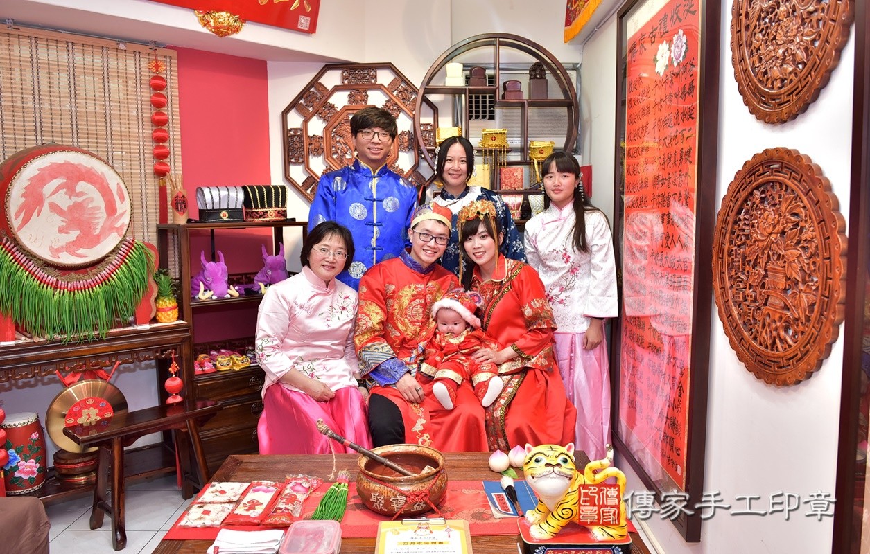 張家寶寶收涎-2021/03/07-成人中國風古裝禮服與小孩中國風古禮服樣式5.jpg