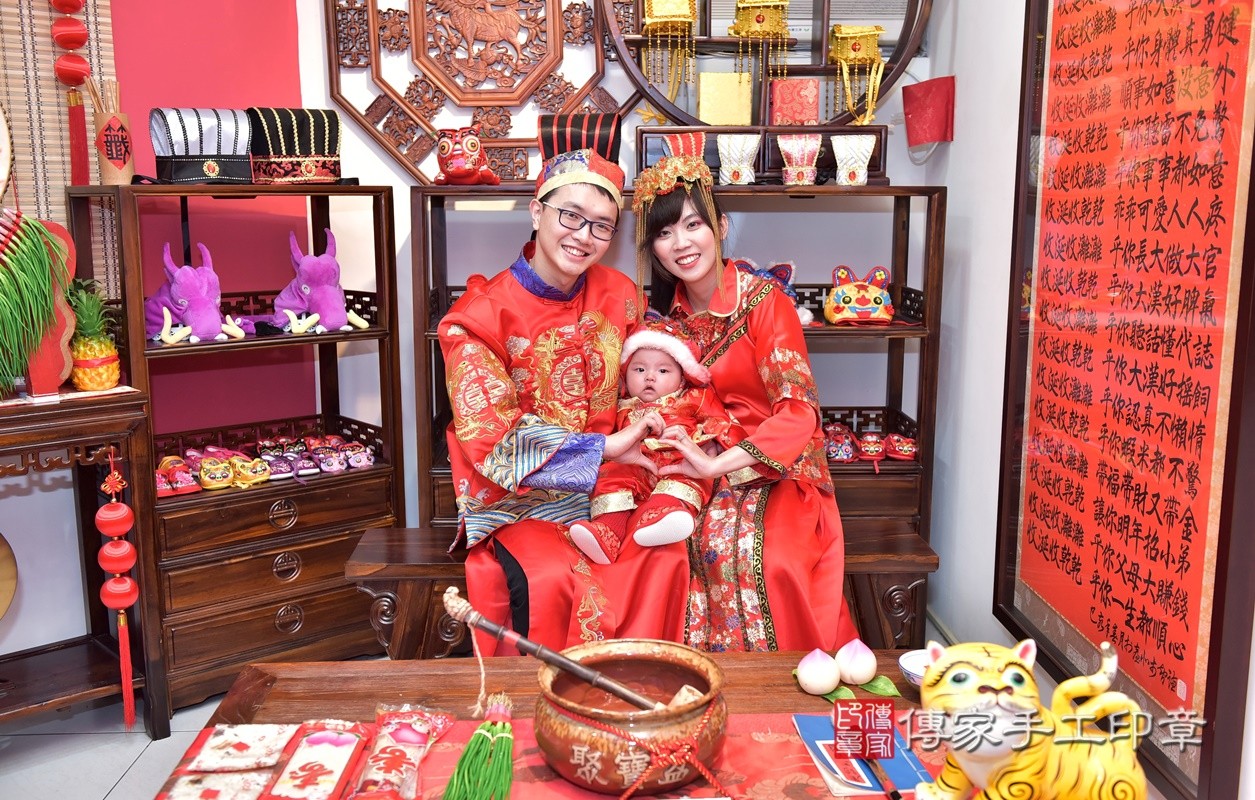 張家寶寶收涎-2021/03/07-成人中國風古裝禮服與小孩中國風古禮服樣式4.jpg