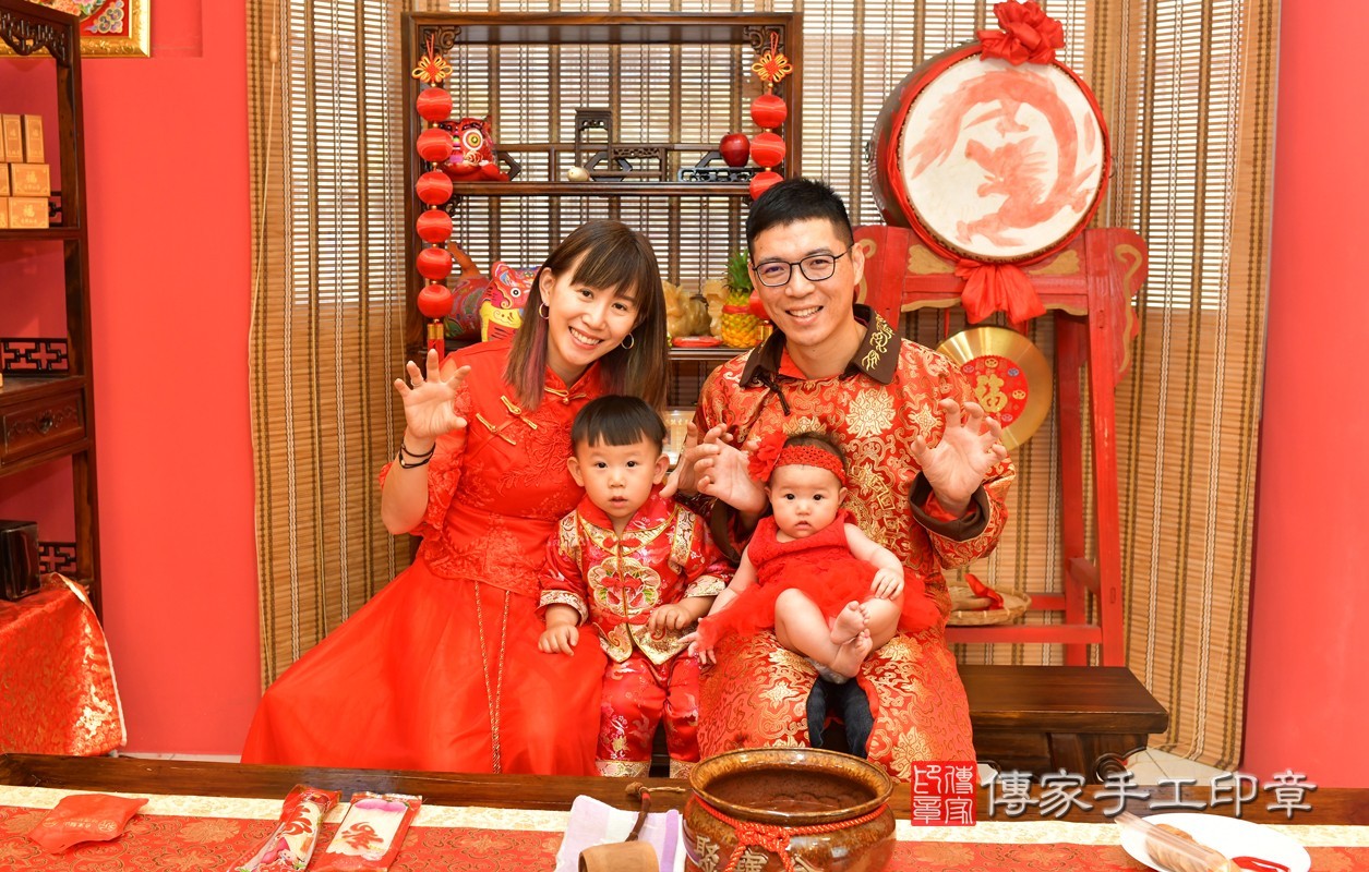 陳家寶寶收涎-2021/03/01-成人中國風古裝禮服與小孩中國風古禮服樣式2.jpg