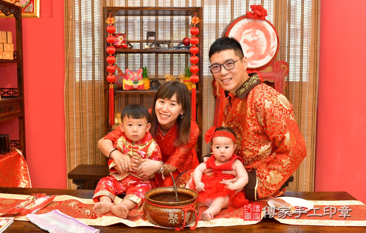 陳家寶寶收涎-2021/03/01-成人中國風古裝禮服與小孩中國風古禮服樣式1.jpg