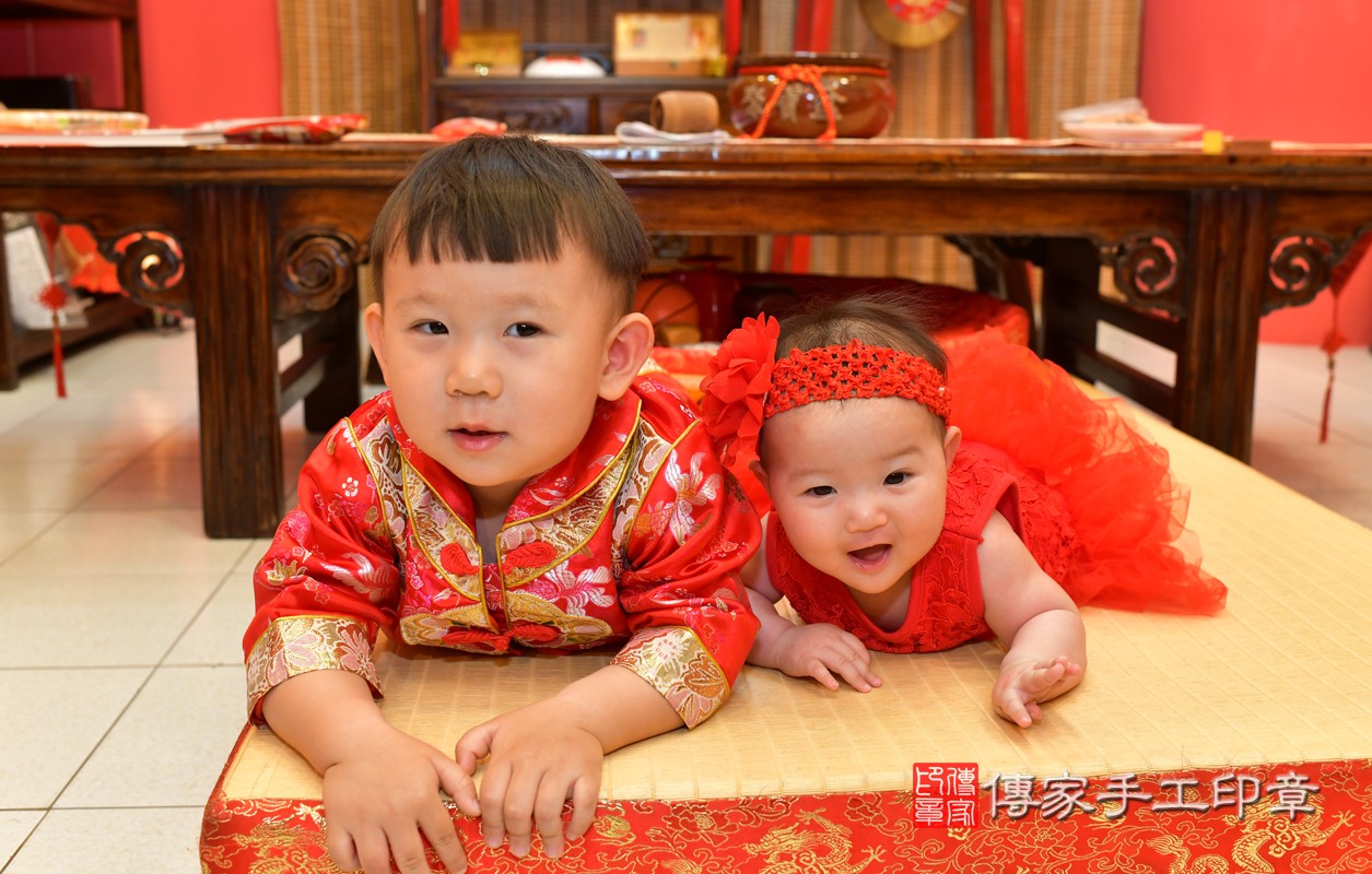 陳家寶寶收涎-2021/03/01-成人中國風古裝禮服與小孩中國風古禮服樣式5.jpg