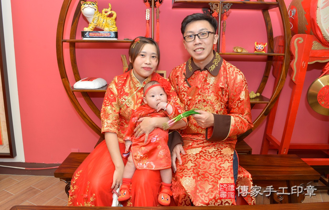 施家寶寶收涎-2021/02/10-成人中國風古裝禮服與小孩中國風古禮服樣式5.jpg