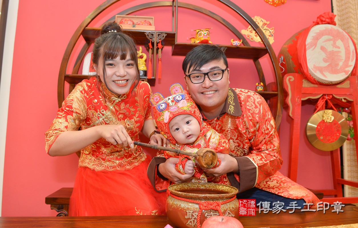 張家寶寶收涎-2021/01/30-成人中國風古裝禮服與小孩中國風古禮服樣式2.jpg