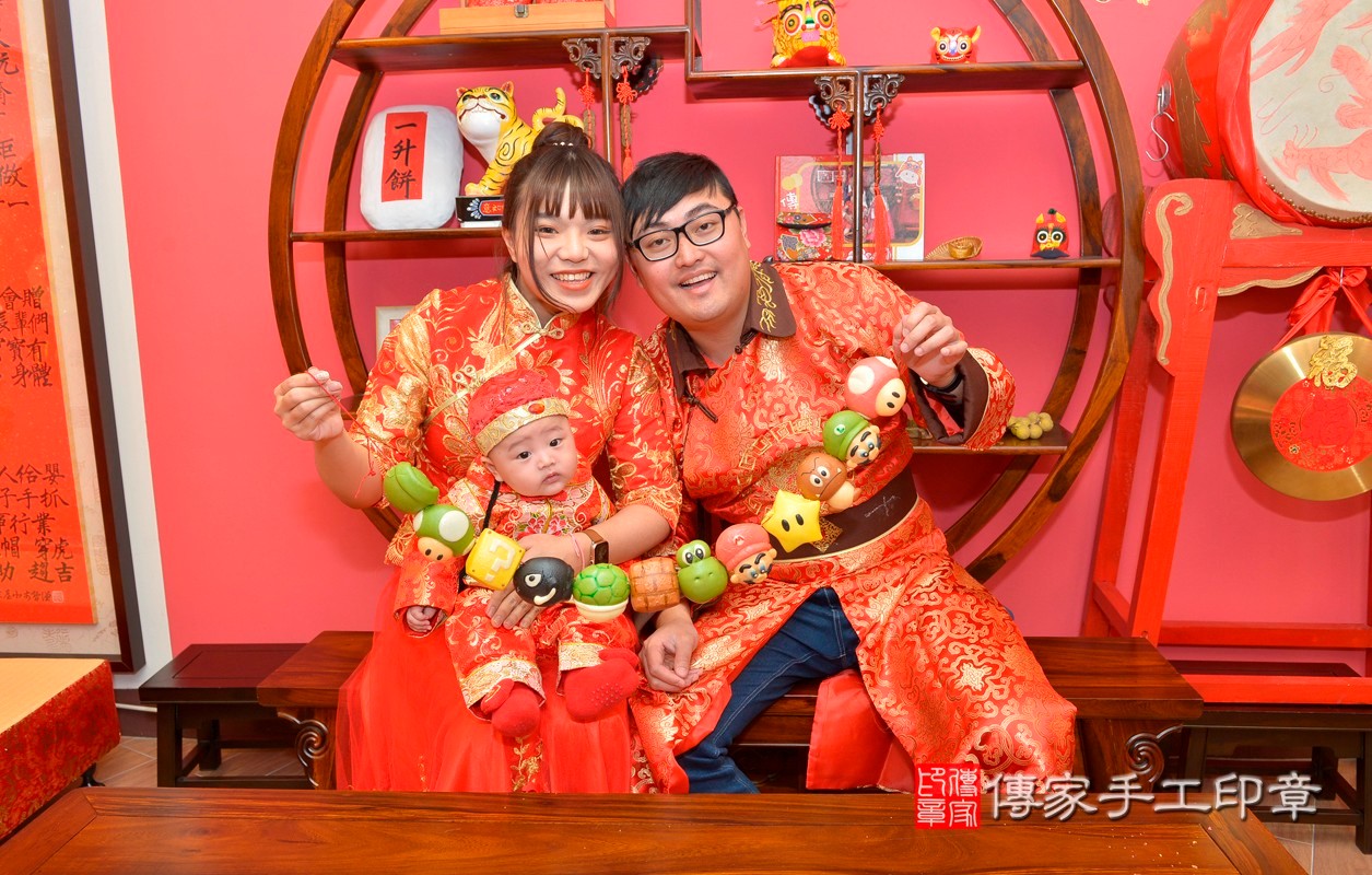 張家寶寶收涎-2021/01/30-成人中國風古裝禮服與小孩中國風古禮服樣式5.jpg