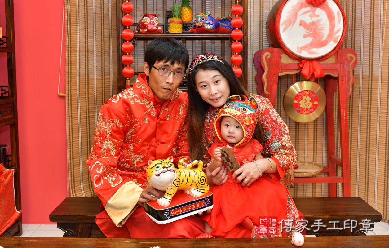 張家寶寶抓周-2021/08/05-成人中國風古裝禮服與小孩中國風古禮服樣式1.jpg