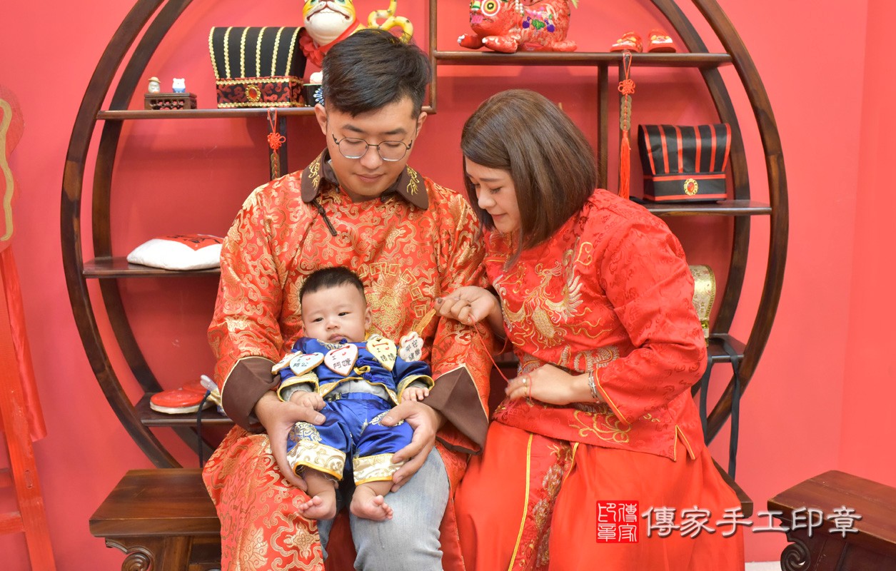 楊家寶寶收涎-2021/01/25-成人中國風古裝禮服與小孩中國風古禮服樣式4.jpg