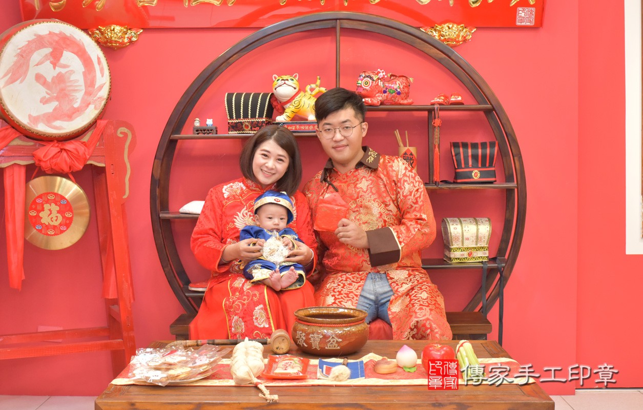 楊家寶寶收涎-2021/01/25-成人中國風古裝禮服與小孩中國風古禮服樣式5.jpg