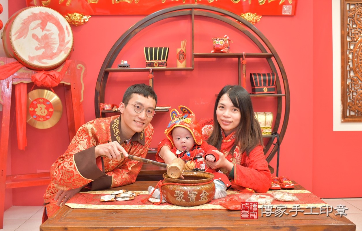 劉家寶寶收涎-2021/01/18-成人中國風古裝禮服與小孩中國風古禮服樣式3.jpg