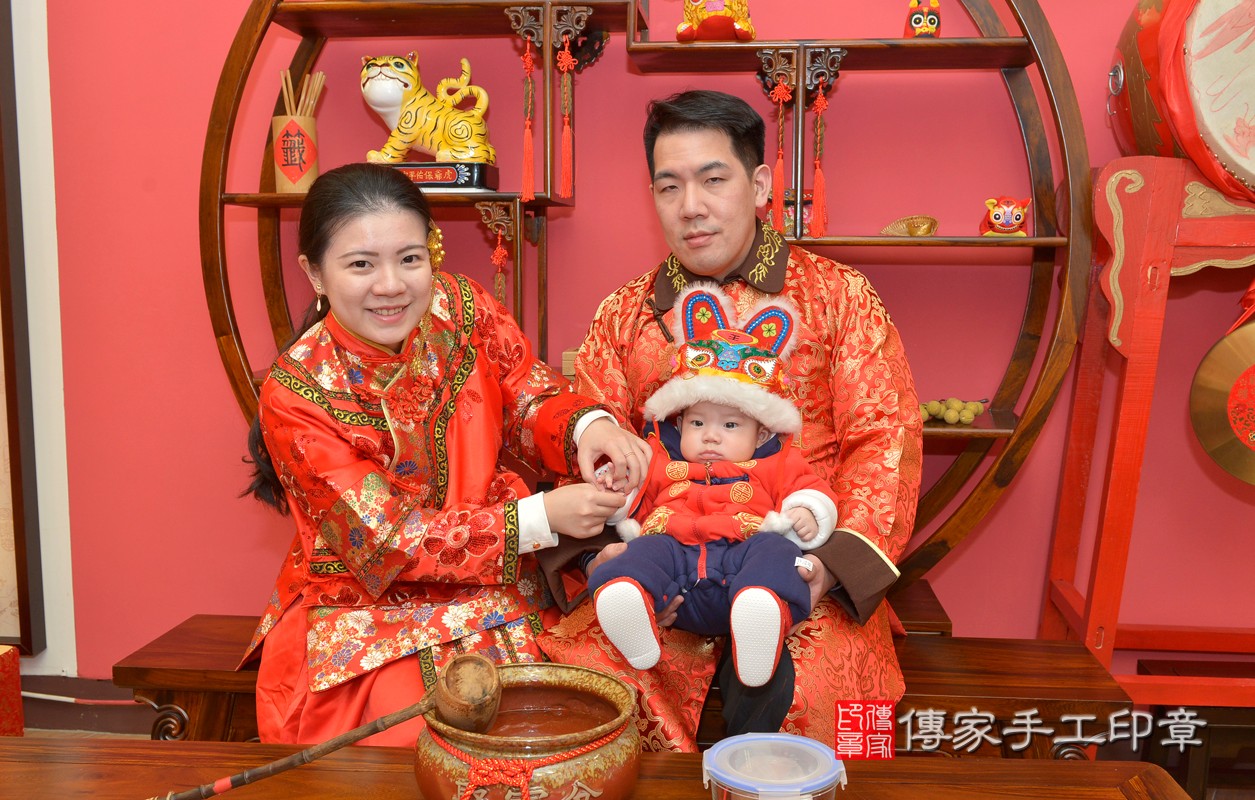 戚家寶寶收涎-2021/01/16-成人中國風古裝禮服與小孩中國風古禮服樣式5.jpg