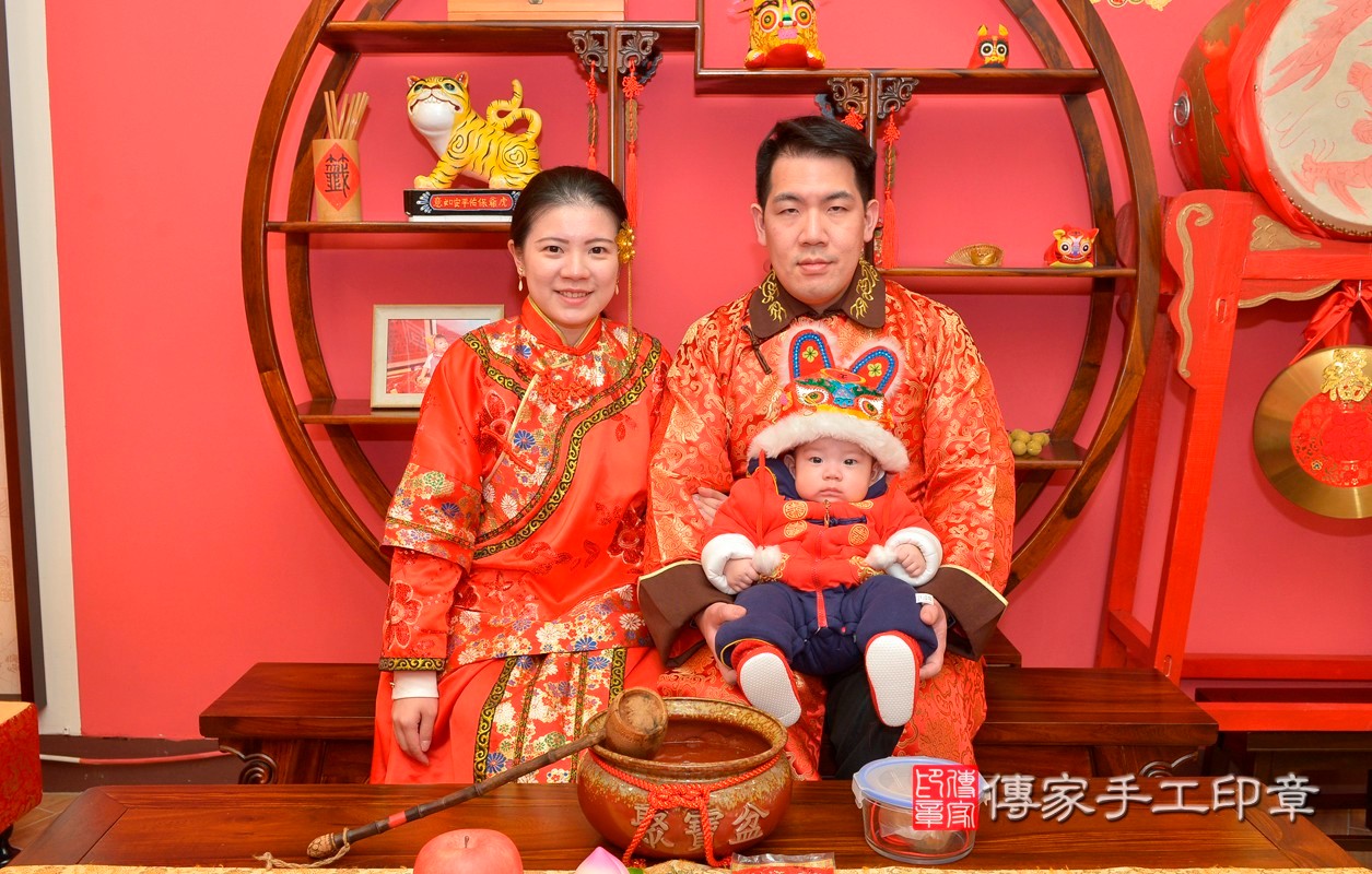 戚家寶寶收涎-2021/01/16-成人中國風古裝禮服與小孩中國風古禮服樣式4.jpg