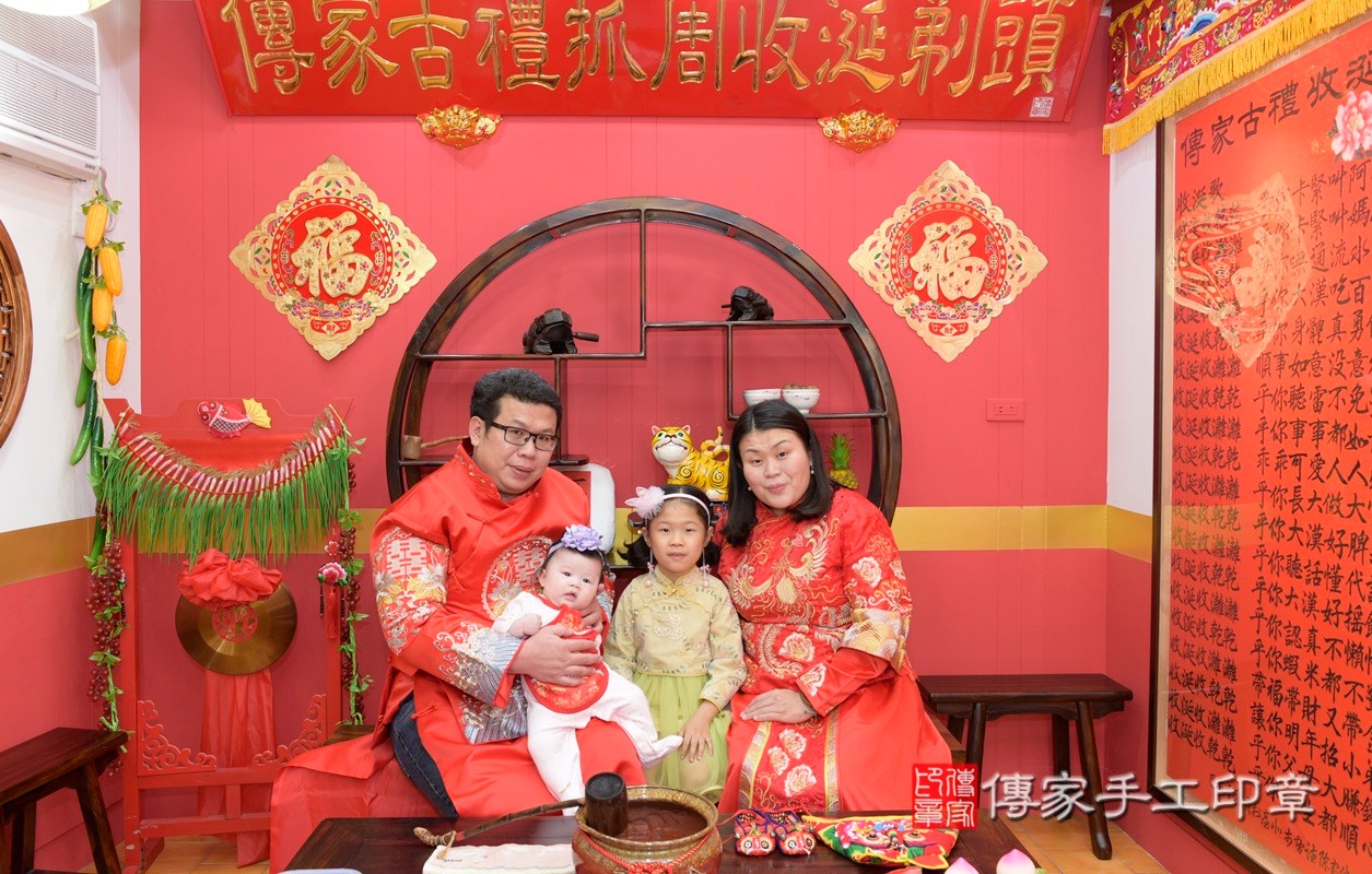 黃家寶寶收涎-2020/12/05-成人中國風古裝禮服與小孩中國風古禮服樣式.jpg