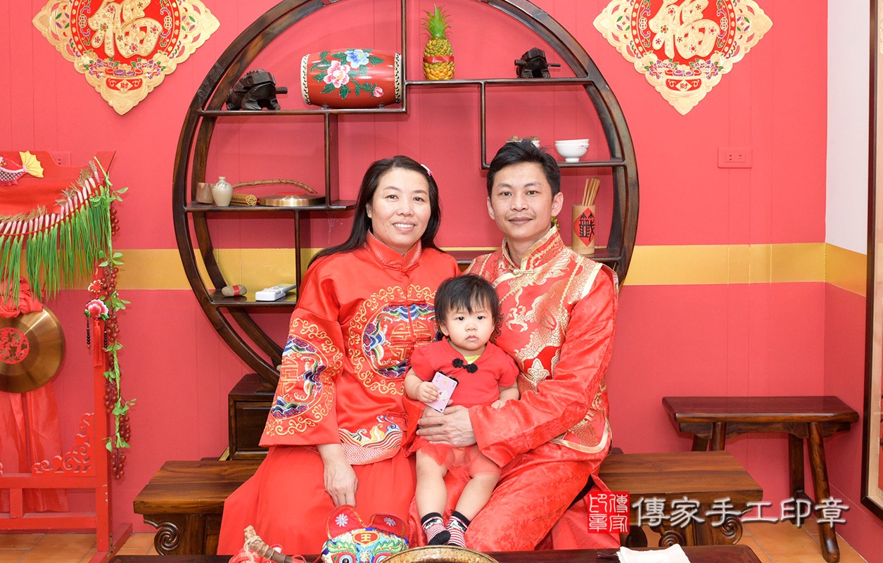 葉家寶寶抓周-2021/04/26-成人中國風古裝禮服與小孩中國風古禮服樣式.jpg